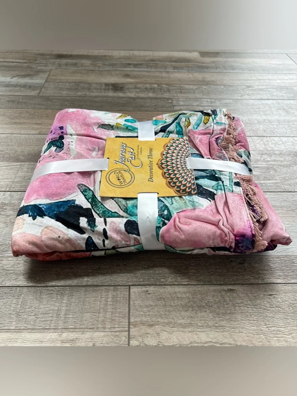 NWT World Traveler Floral Tassel Throw 50”x60”